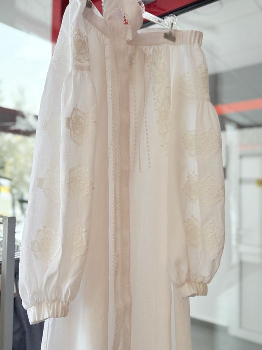 Вишита сукня з льону 100%