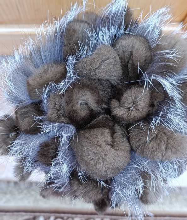 Зимова натуральна якісна жіноча шапка.