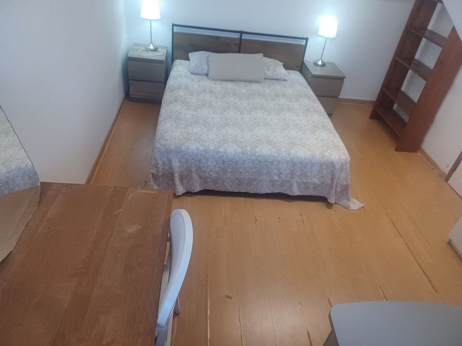 Quarto com cama de casal a 6 minutos da estação de comboios