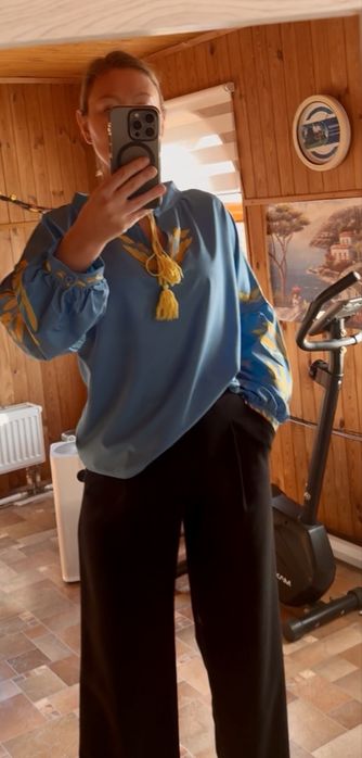 Сучасна вишиванка.