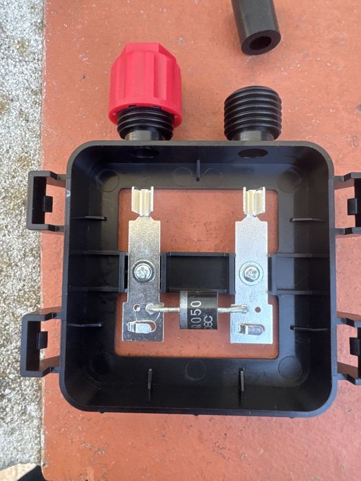 Caixa de junção para ligação de painel solar