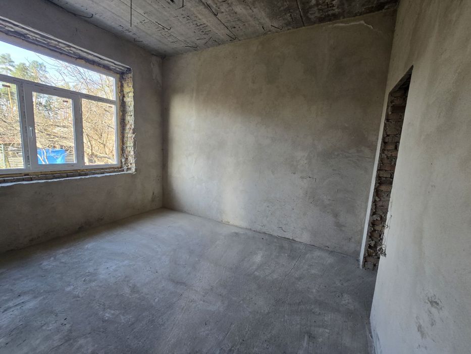 Будинок 230 м² в Ірпені, вул. Варшавська — $85 000. Цоколь мансарда гараж.