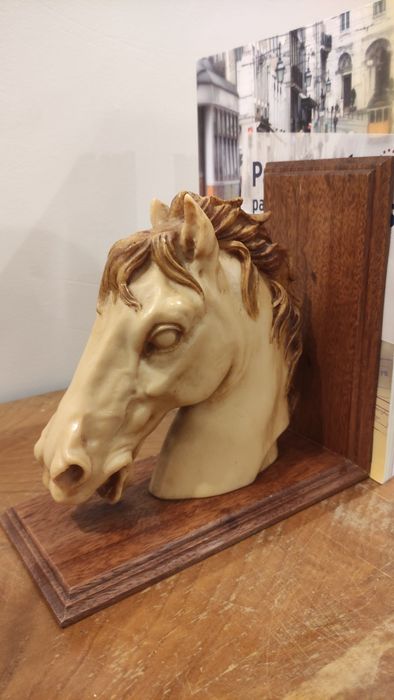 Suportes livros cavalos