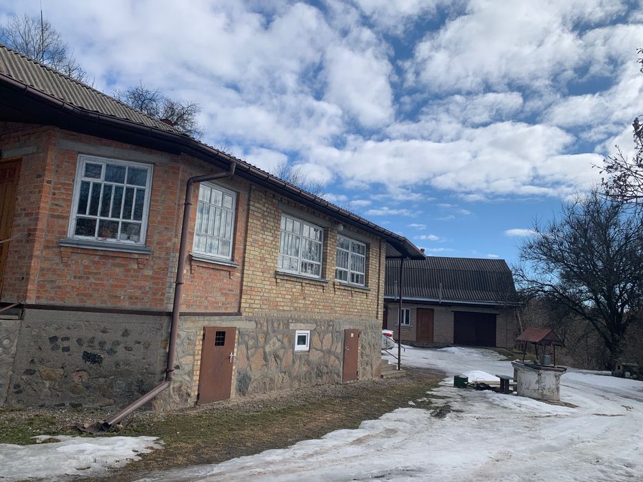 Терміново!продам будинок з ремонтом з виходом на воду