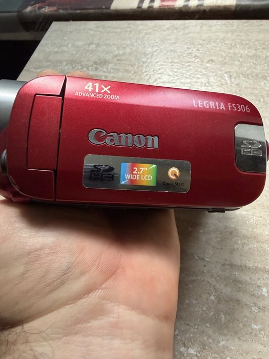 Відеокамера Canon Legria FS306 41x Zoom, червона, повний комплект Видеокамера