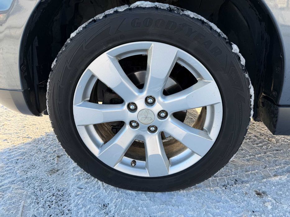 Mitsubishi Outlander XL 2012 2.4 бензин