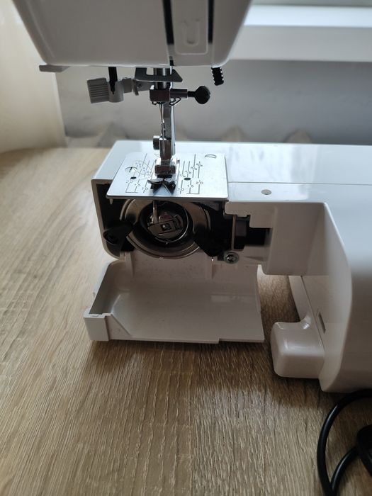 Швейна машина Janome HS 1515