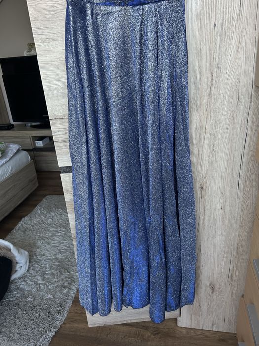 Długa sukienka balowa brokatowa maxi z rozcięciem duet a&m