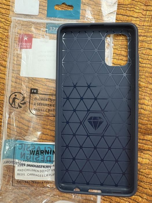 Защитный чехол Samsung A51 новый черн  срочно