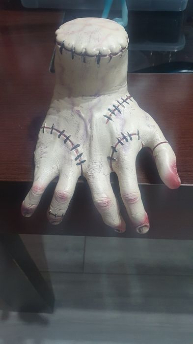 Mão da vandinha (wednesday)