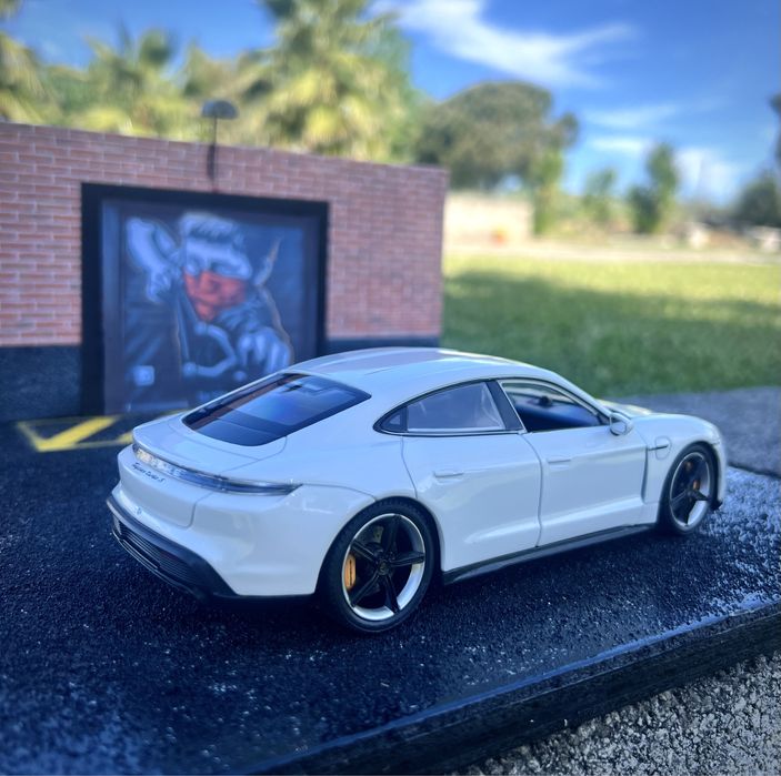 Porshe Taycan - 1:24 (Novo)