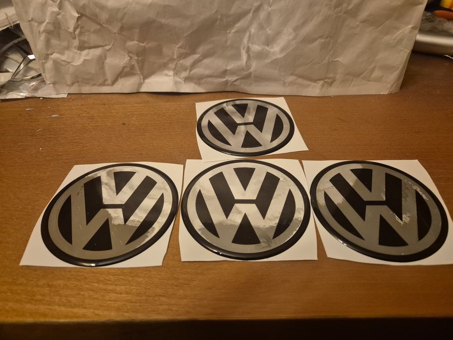 naklejki na  alu felgi  i kołpaki do Vw 8.9cm średnicy