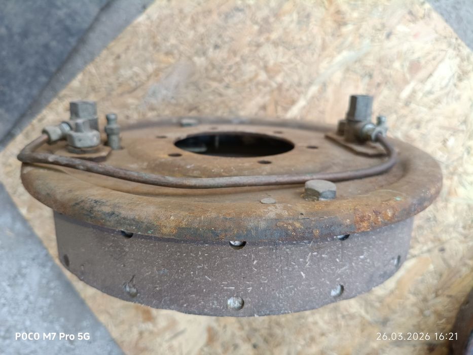 Гальмівний щит УАЗ в зборі