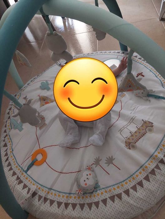Tapete interativo chao bebé com espelho e brinquedos Verbaudet