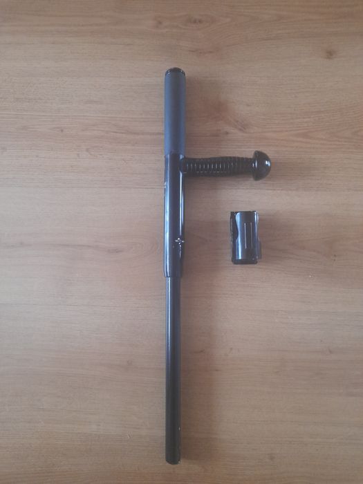 Pałka policyjna baton.
