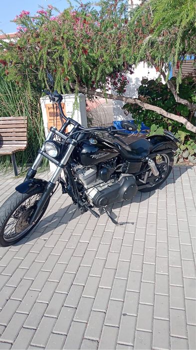Dyna Harley-Davidson.
