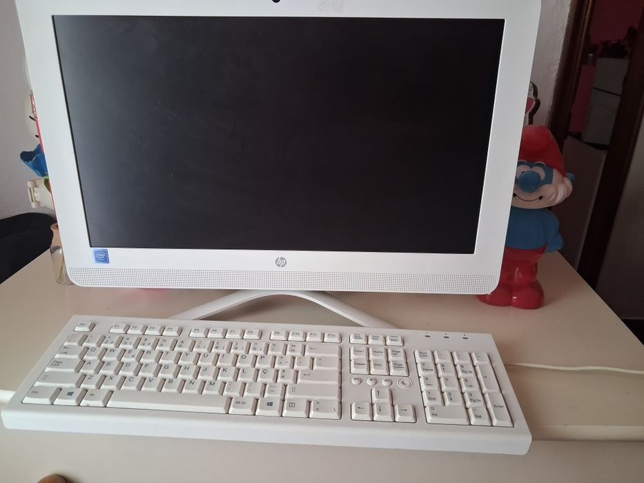 Computador HP com teclado