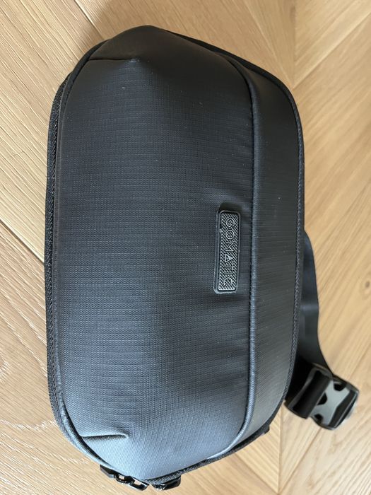 Czarna nerka torba gomatic sling czarna 1 L