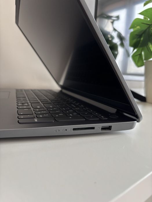 LENOVO IdeaPad 3 15.6 R5-5500U 8GB RAM 512GB SSD