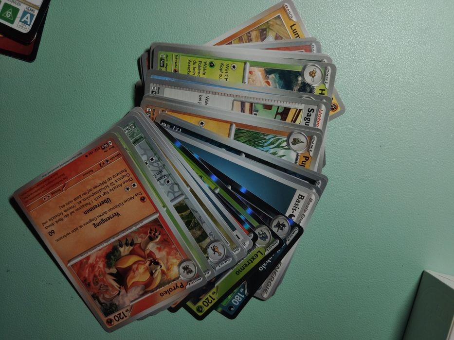 Karty kolekcjonerskie 32 sztuki Pokemon