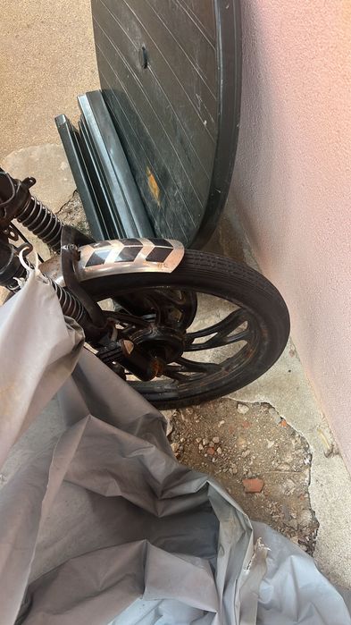 Moto eletrica que necessita de reparos