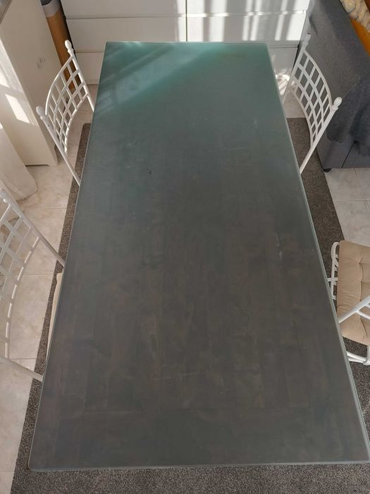 Mesa e cadeiras de sala