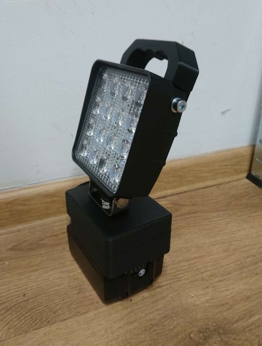 Lampa robocza przenośna halogen LED Makita 18V