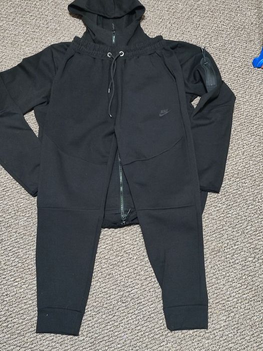 Termoaktywny dres męski nowy Nike rozmiar XL czarny