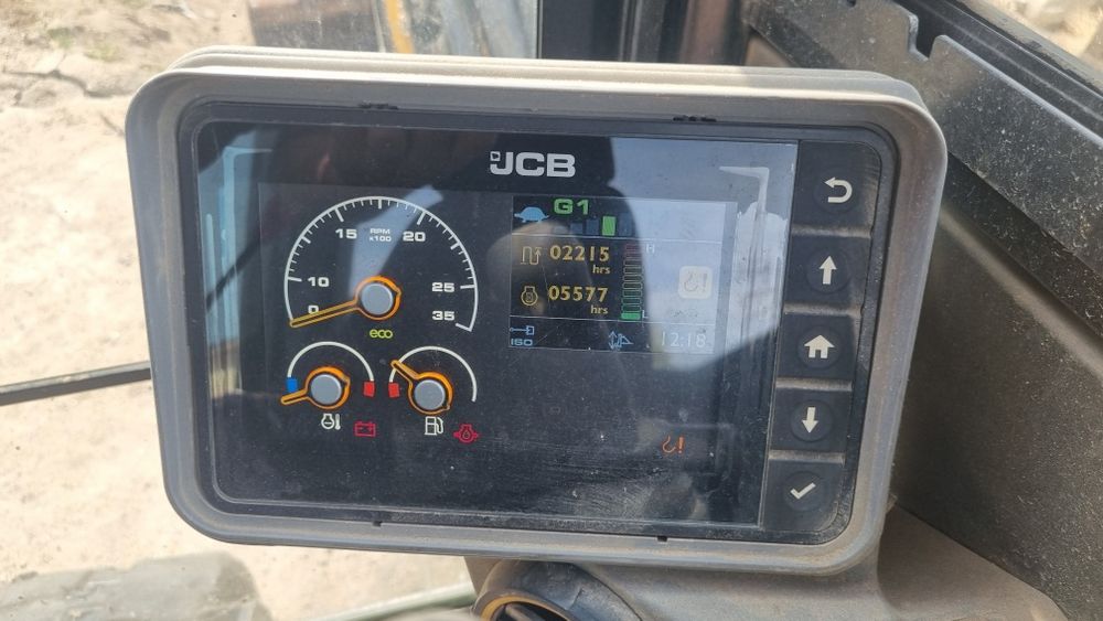 Giratoria Jcb 55z-1 com 4 baldes e martelo hidraulico