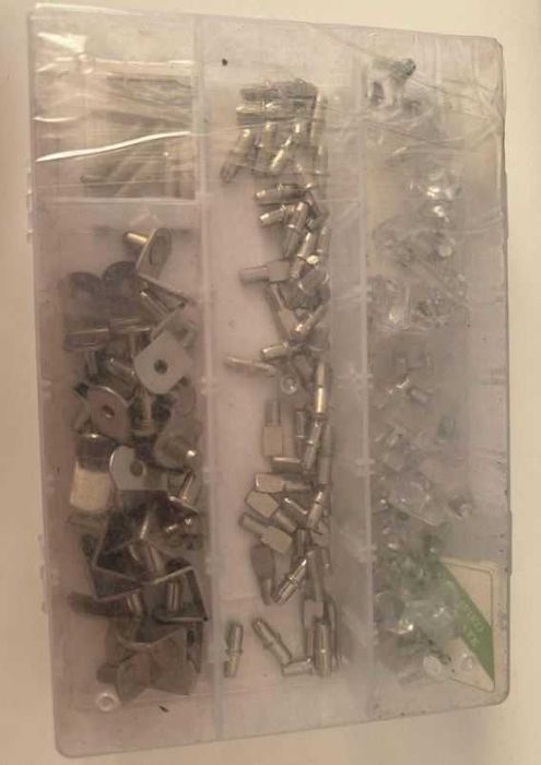 Zestaw 160 podpórek do półek, 6 stylów