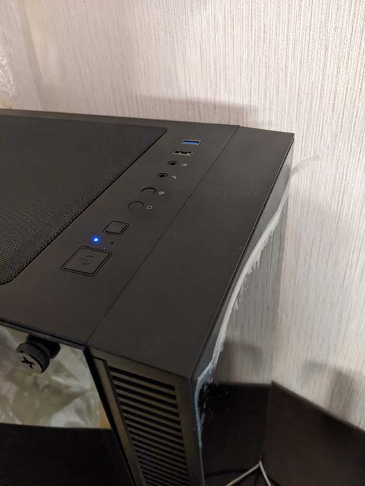 ПК Корпус GAMEMAX Black Hole, RGB, 2 скляні панелі, плівка,майже новий