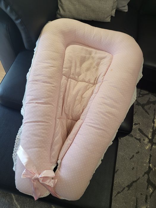 Ninho de bebé e almofada