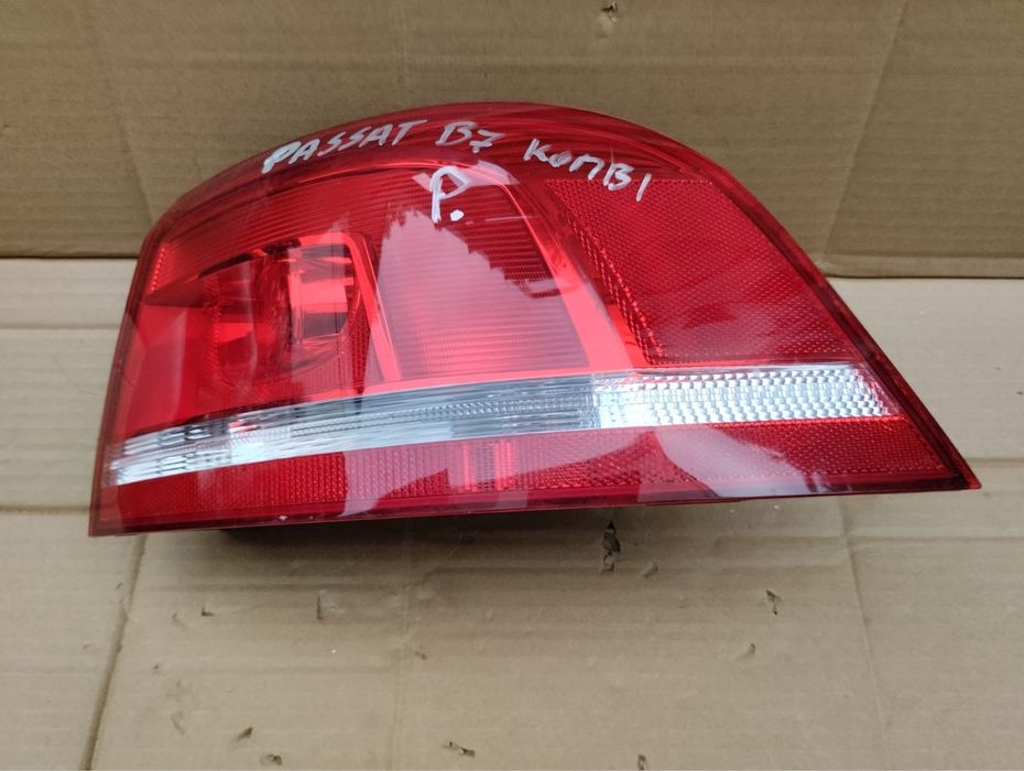 Lampa tylna lewa VW Passat B7 kombi