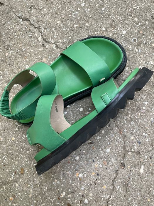 Босоніжки шкіряні вітто россі