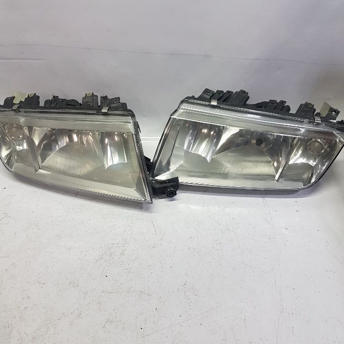 Farol Farolin espelho Skoda Fabia