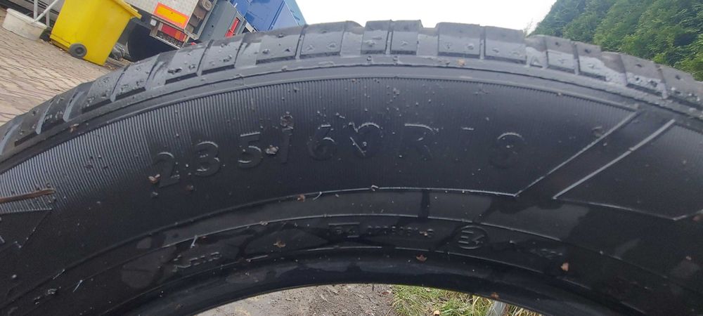 Opona zimowa Dunlop 235 60 R18 !