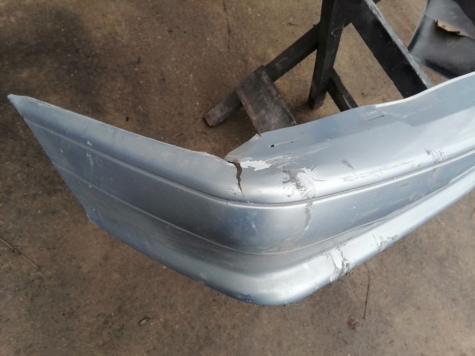 Бампер задний ВАЗ 2115 под ремонт.