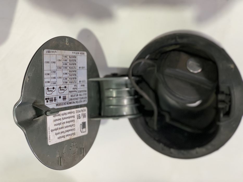 Лючок крышка бензобака топливного бака Passat B6 Golf 5 Skoda A5 Fabia