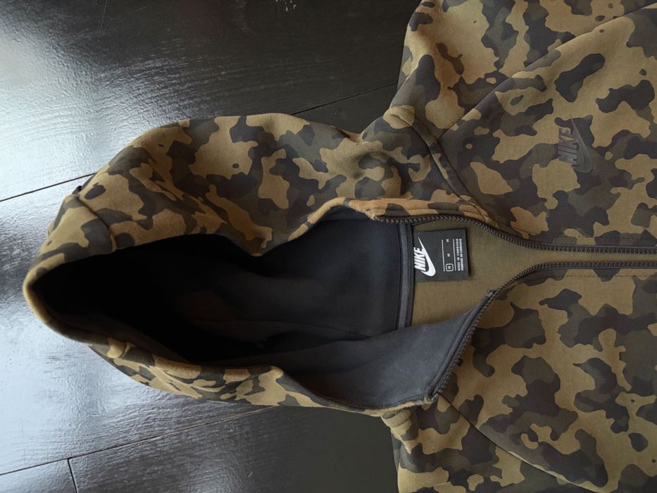 Sweatshirt com fecho e estampa camuflada da Nike