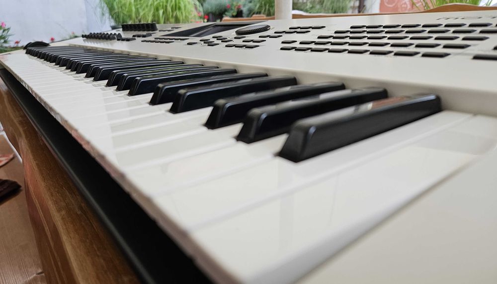 Yamaha Motif XF6 WH 40th Anniversary