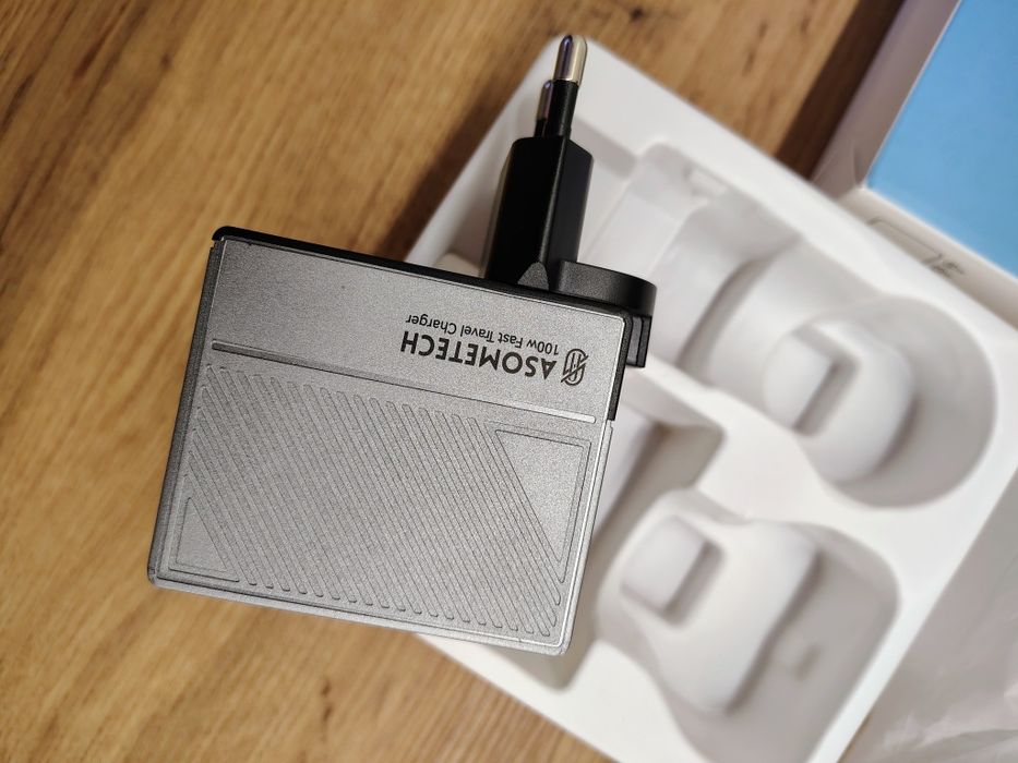 Зарядний пристрій Asometech 100W GaN з LED-дисплеєм і 3 порта