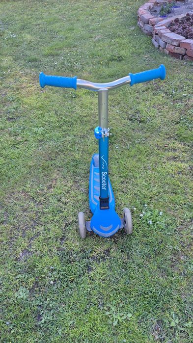 Vivo Scooter hulajnoga trzykołowa 3 koła balansowa koła led niebieska  trójkołowa