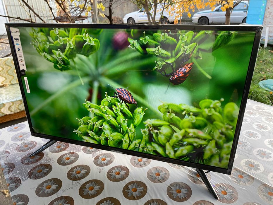 Телевизор Samsung 42 диагональ 4К 2/16GB Т2 Smart TV голосовий пульт