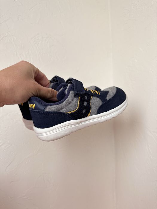 Кросівки на хлопчика! Стан нових.