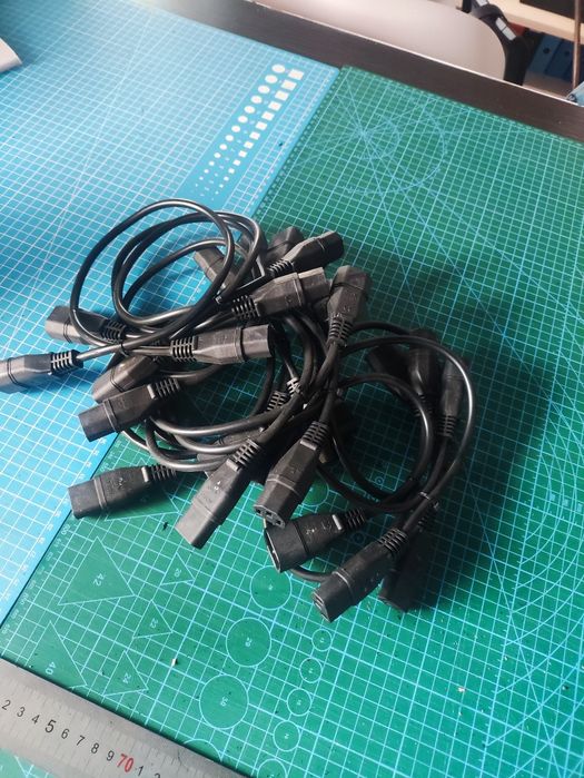 Przewód zasilający Przewody zasilające IEC podaj dalej C13/C14 nowe