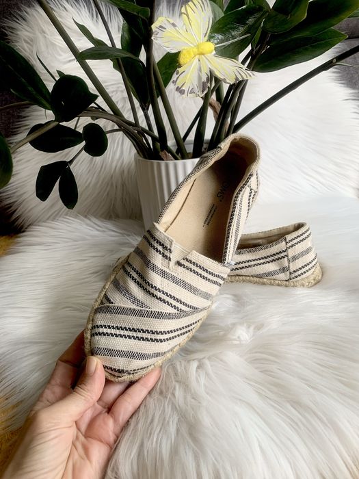 Toms 37 biało-czarne espadryle