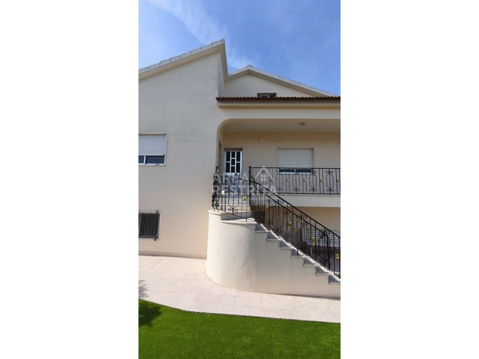 Moradia T2+1, Quinta do Conde - Com enorme potencial de expansão — Quinta do Conde, Setúbal