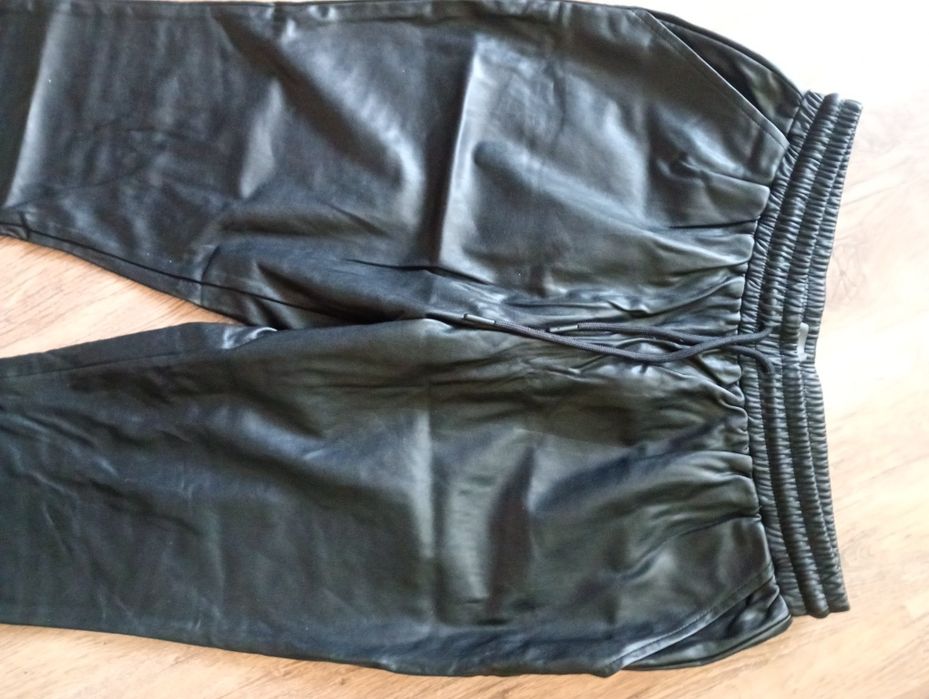 Stylowe czarne spodnie z ekoskóry Primark, joggersy, rozmiar L / 40 (UK 12)