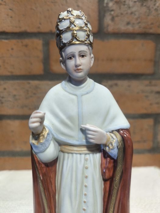 Estatua São Gregorio VII em Porcelana