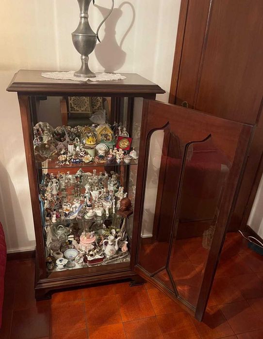 Cristaleira / Vitrine em Madeira Maciça com Vidros e Prateleiras e Espelho
